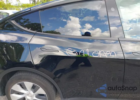 2023 Tesla Model Y Awd/Long Range Dual Motor All-Wheel Drive z USA, uszkodzony, nr VIN 7SAYGDEE3PF928281